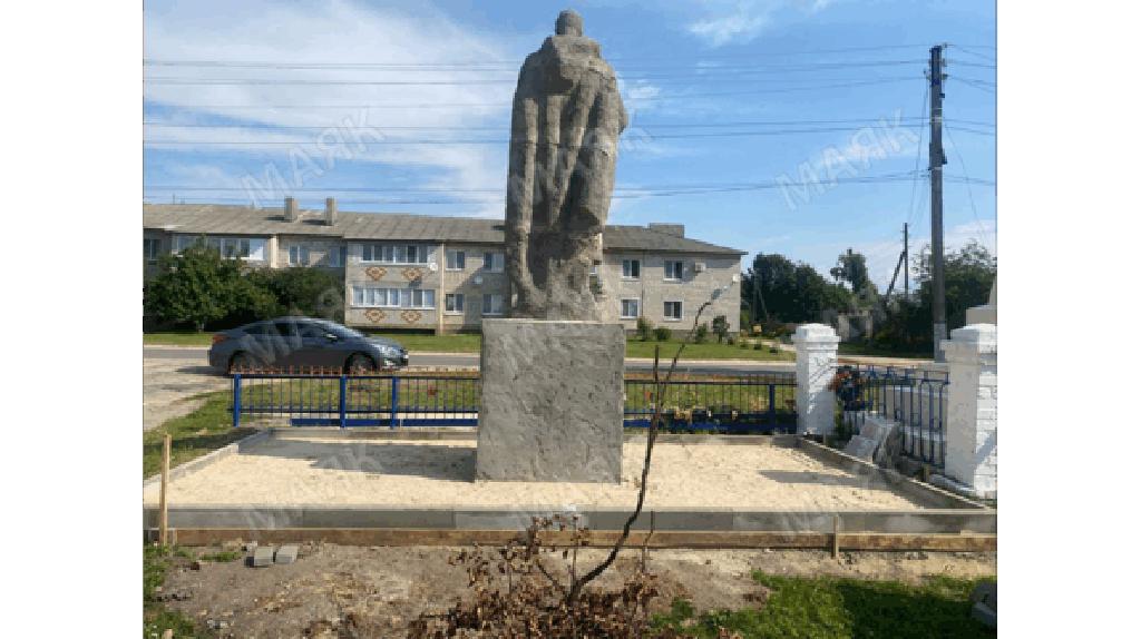 В Новозыбкове продолжается благоустройство воинских мемориалов