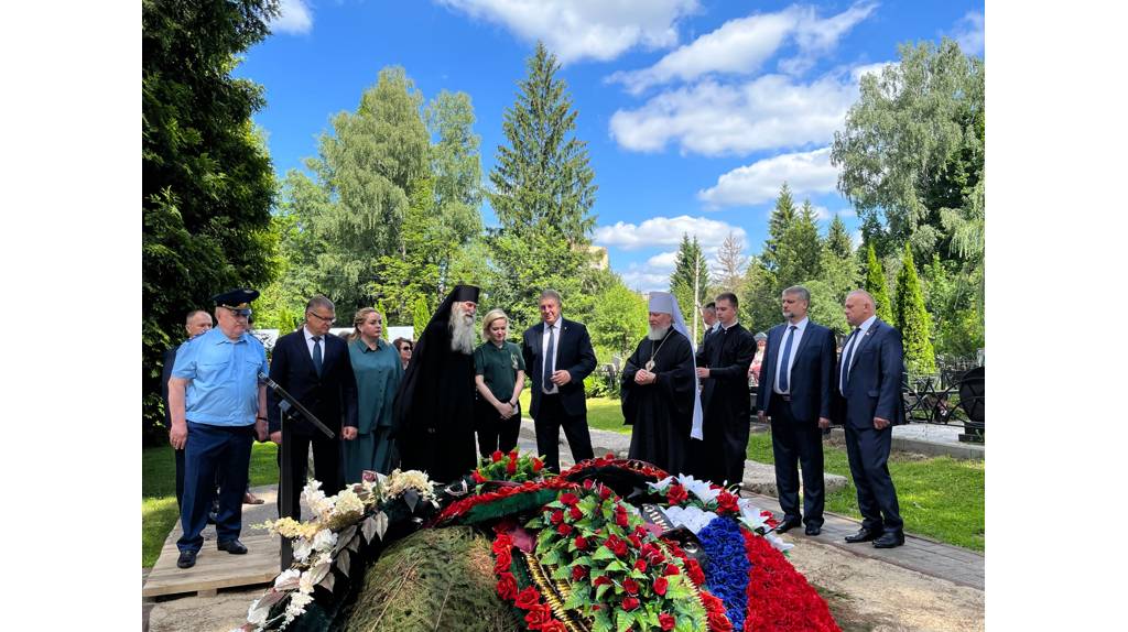 В День памяти и скорби брянский губернатор возложил цветы к могиле Неизвестного солдата