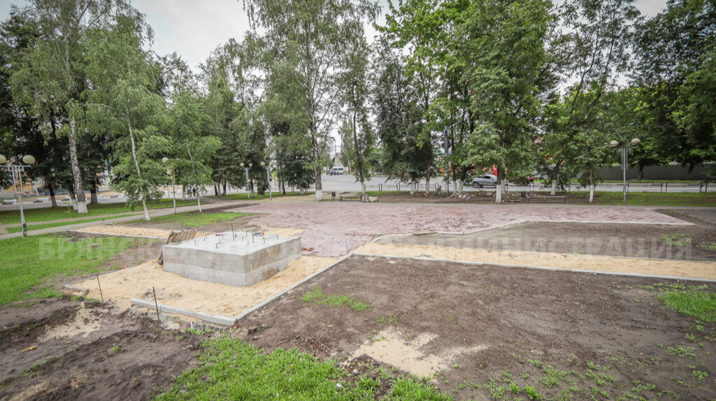 В «Лесных сараях» в Брянске забетонировали постамент памятника пограничникам