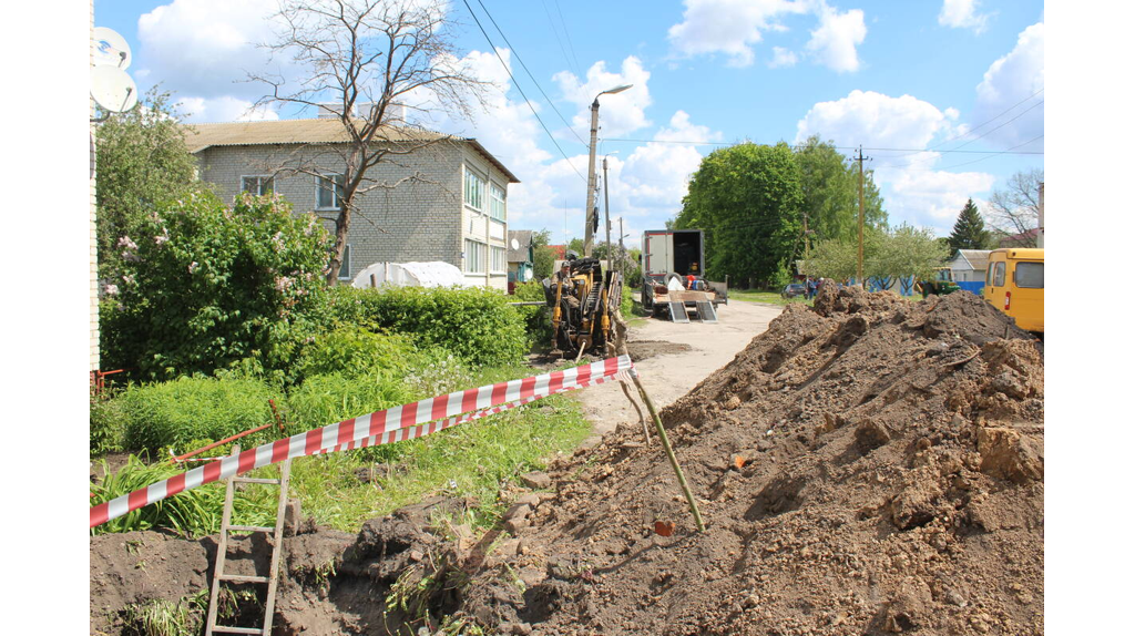 В брянском поселке Комаричи по нацпроекту ремонтируют водопроводную сеть