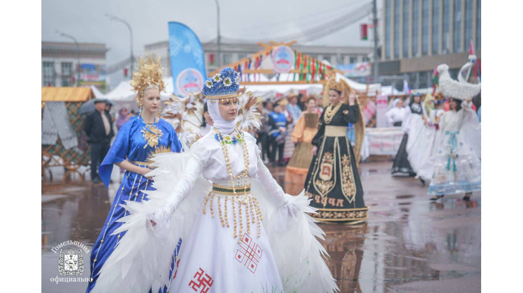 Брянская делегация на фестивале в Гомеле прошла в хороводе единства