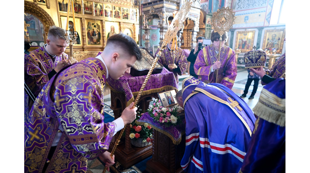 Фоторепортаж: в Брянске встретили ковчег с частью Пояса Пресвятой Богородицы