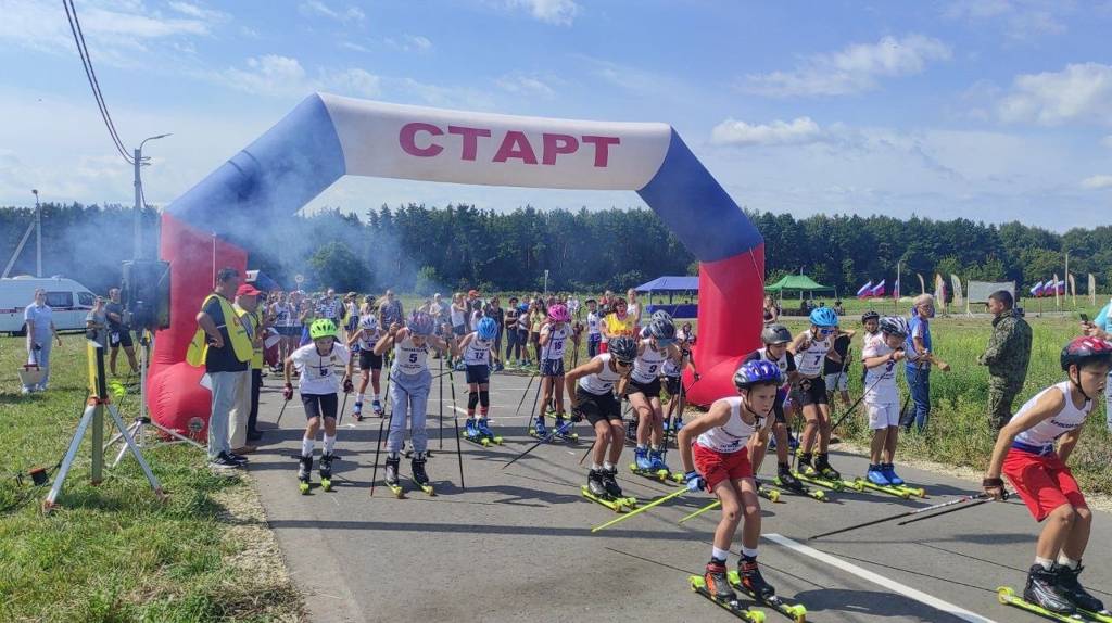 В брянском посёлке Десятуха стартовали региональные соревнования по лыжероллерам