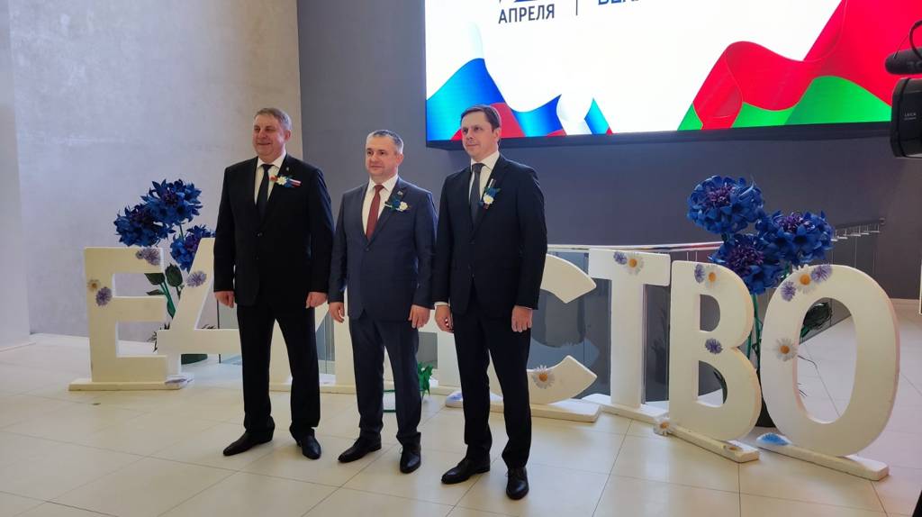 Брянский губернатор поздравил гомельчан с Днем единения народов России и Беларуси