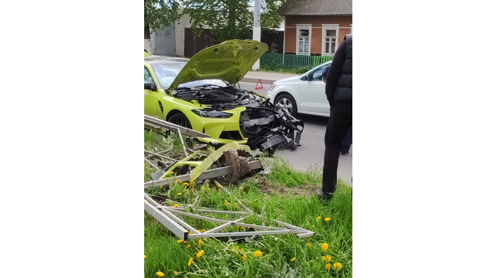 В Брянске на улице Советской разбились две легковушки