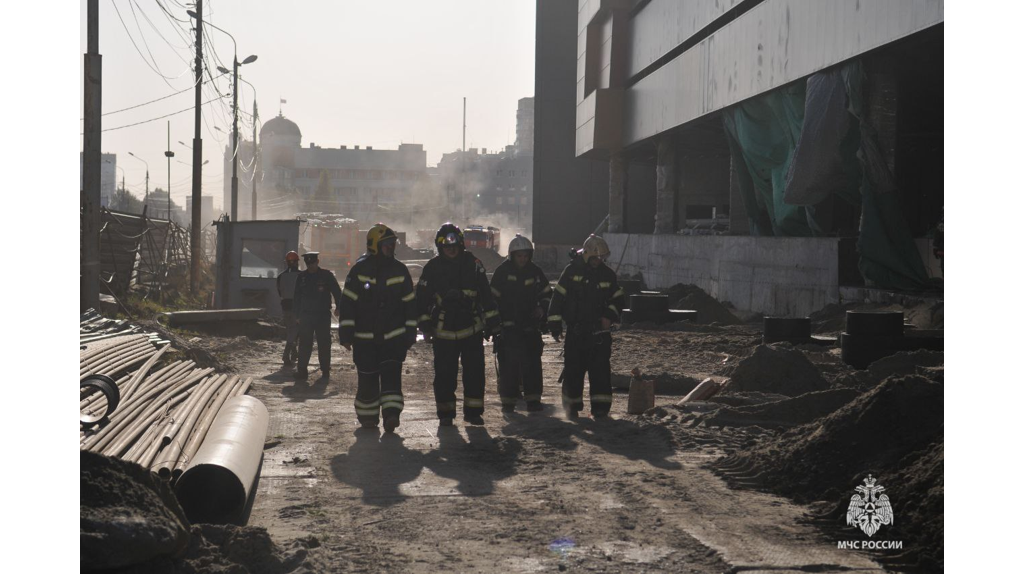 При пожаре в «МегаГринне» в Брянске спасли из огня 37-летнего рабочего