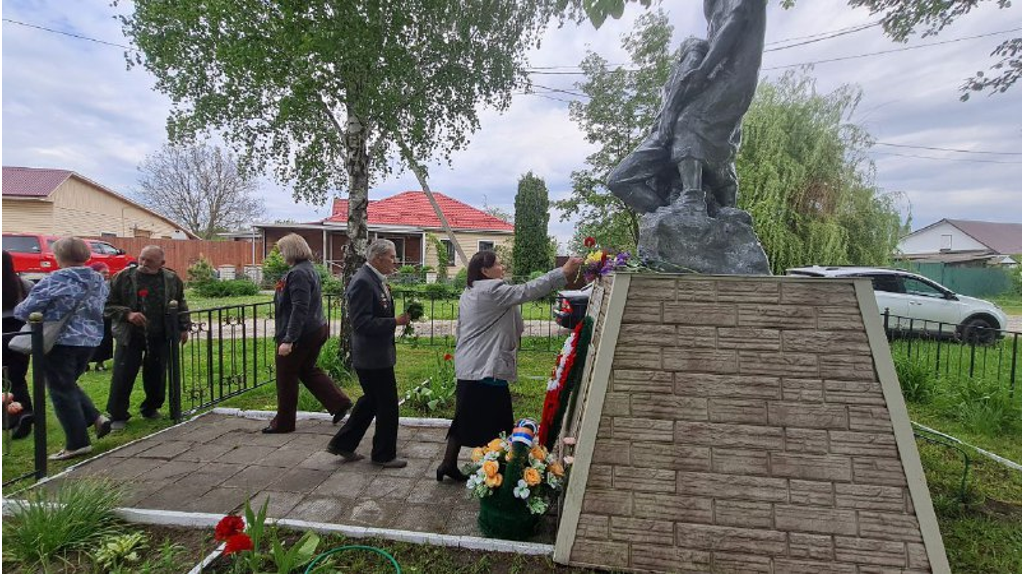 В брянском поселке Суземка почтили память расстрелянных мирных жителей