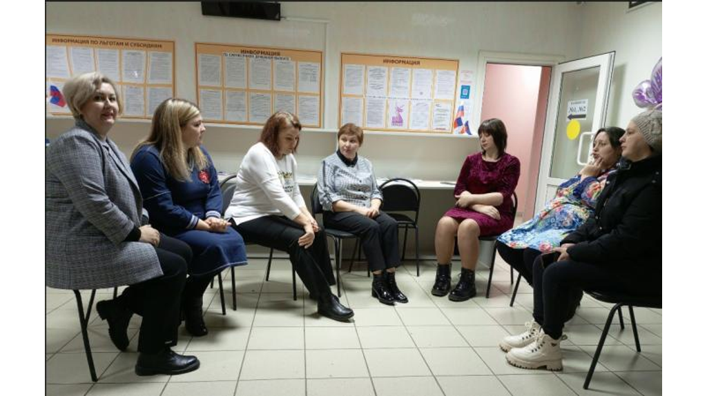 Многодетным мамам из Брасовского района рассказали о положенных выплатах