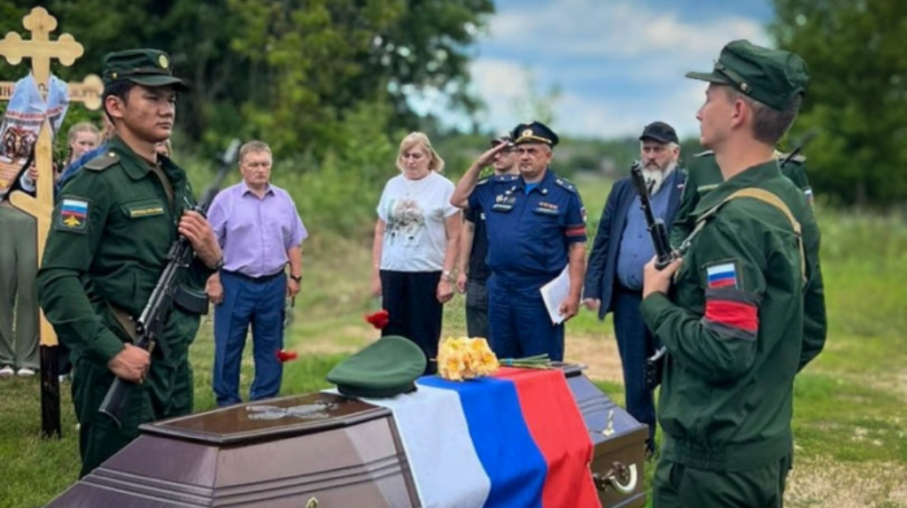 В Клинцах простились с погибшим в зоне СВО Игорем Черненком