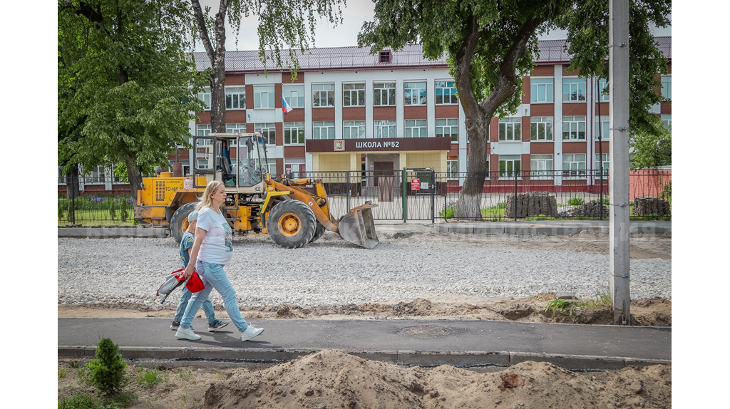 В Брянске на улице Ленинградской построили новые тротуары