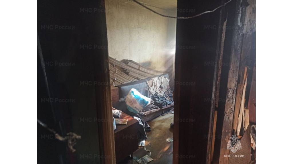 В Карачеве при пожаре в квартире многоэтажки погиб 59-летний мужчина