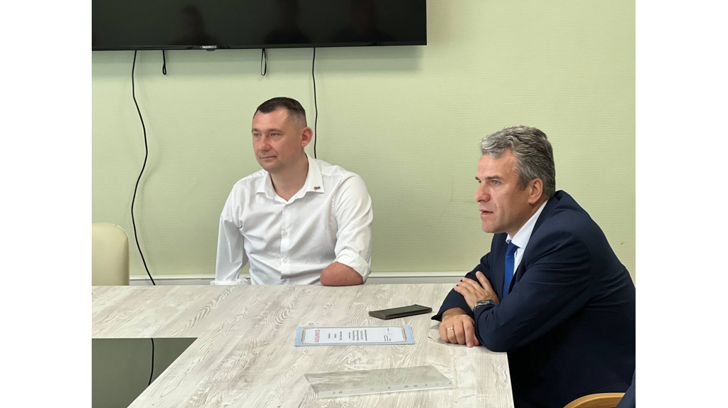 Брянские ветераны СВО встретились с известным паралимпийцем Алексеем Талаем