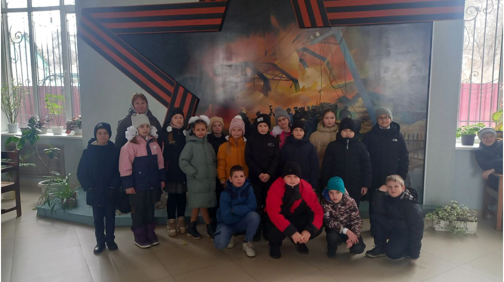 Школьники посетили «Аллею Славы» в брянском поселке Выгоничи