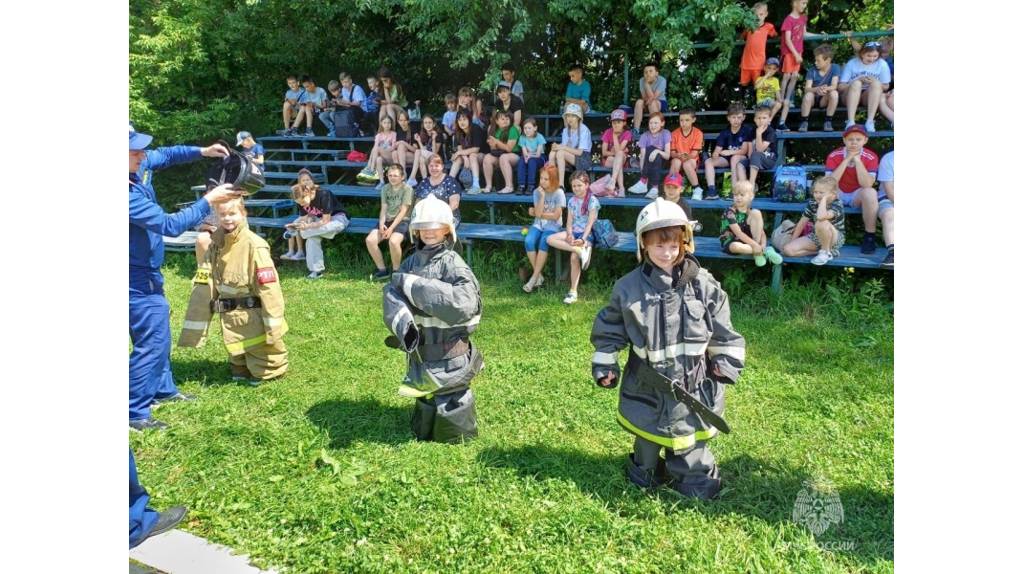 В Рогнедино для школьников провели спортивные мероприятия по пожарной безопасности