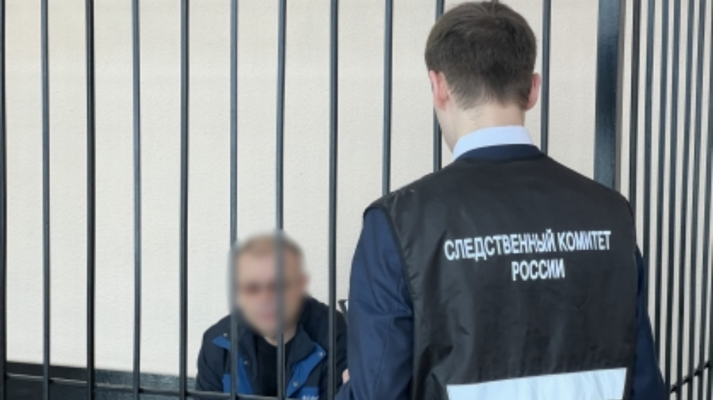 В Комаричах буйного уголовника осудили за поножовщину и угрозы убийством