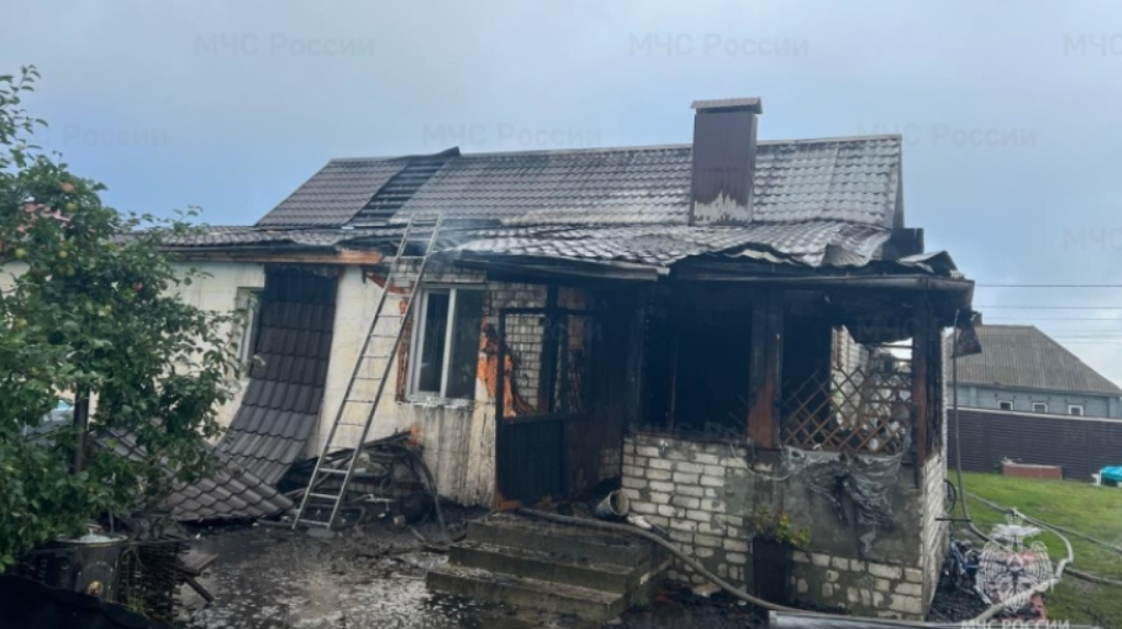 В Брянском районе потушили пожар в частном жилом доме