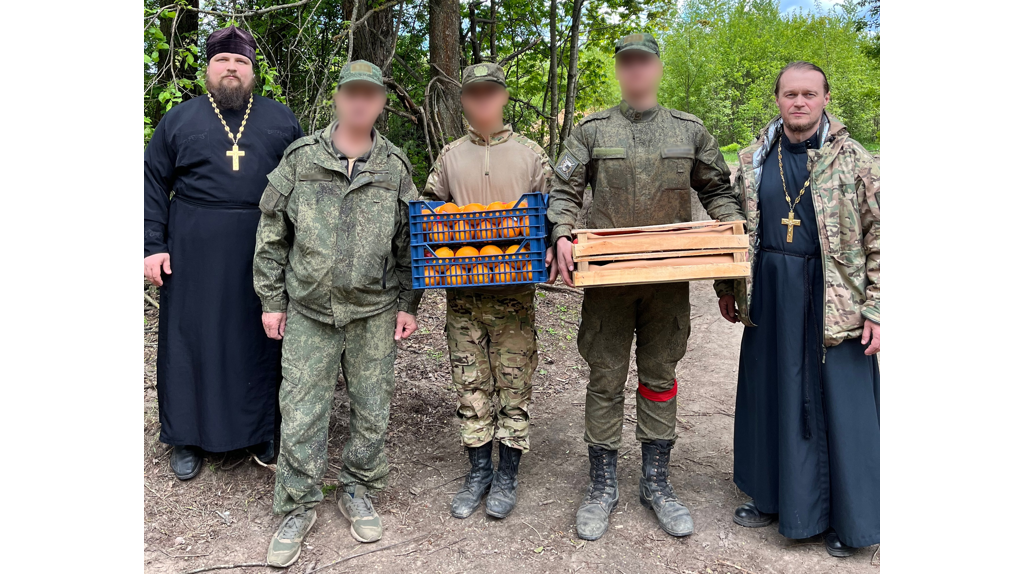 Брянские священники передали бойцам СВО булочки, овощи и фрукты