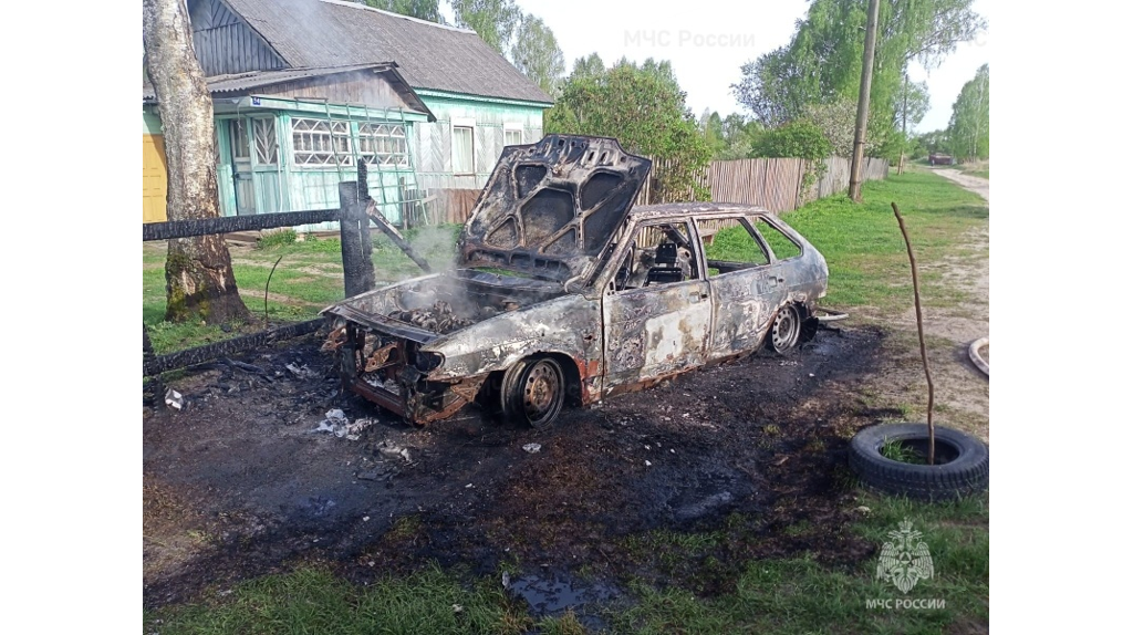 В Навлинском районе сгорела легковушка
