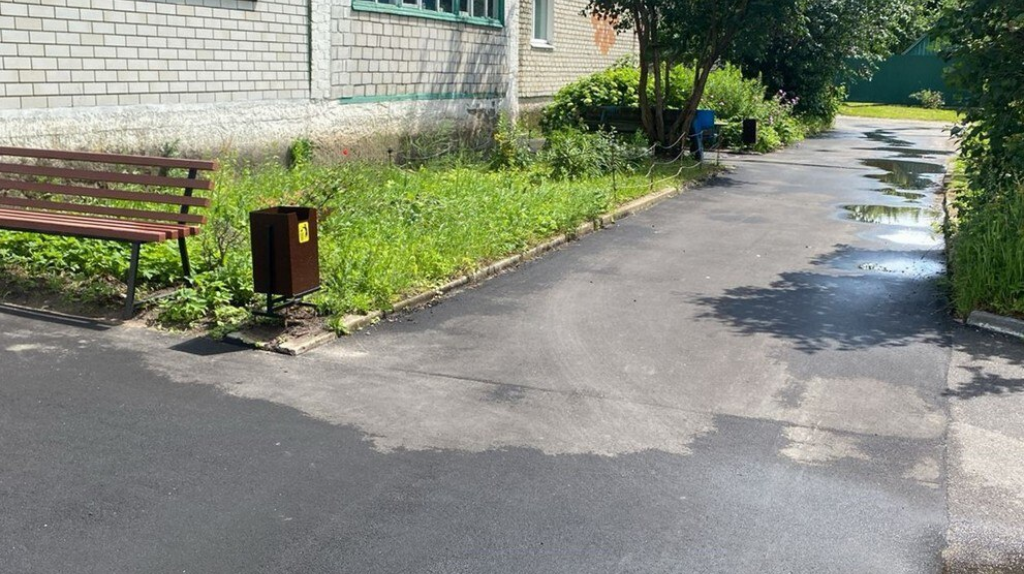 В Новозыбковском округе по нацпроекту благоустроили три двора