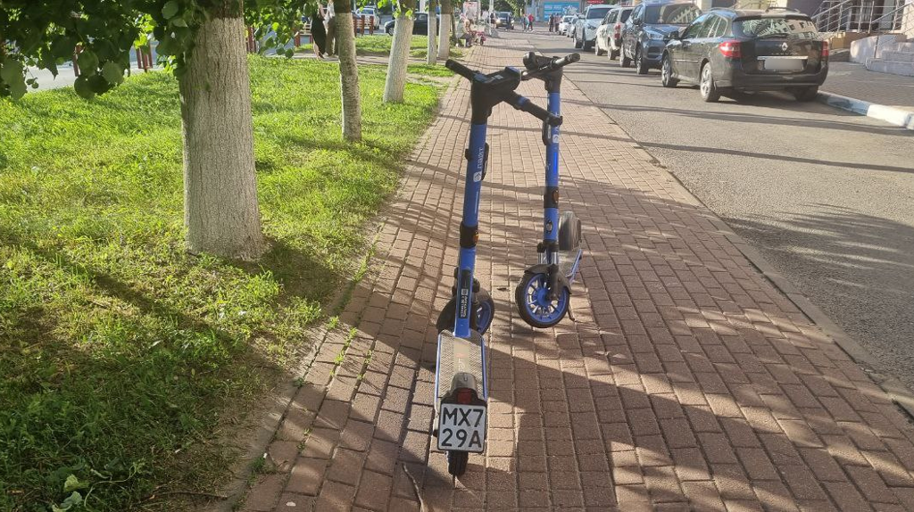 В Брянске появились номерные электросамокаты