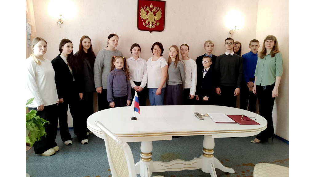 Дятьковские школьники побывали на экскурсии в ЗАГСе