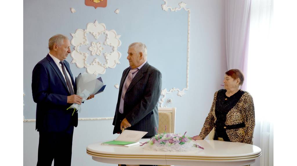 Супруги Романенко из Стародуба отметили изумрудную свадьбу