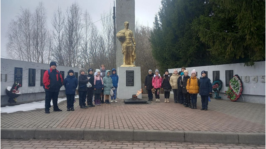 Школьники посетили «Аллею Славы» в брянском поселке Выгоничи