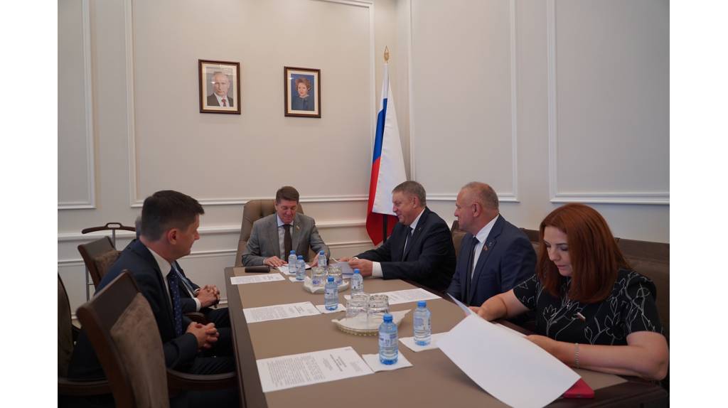 Брянский губернатор встретился с председателем комитета СФ по федеративному устройству