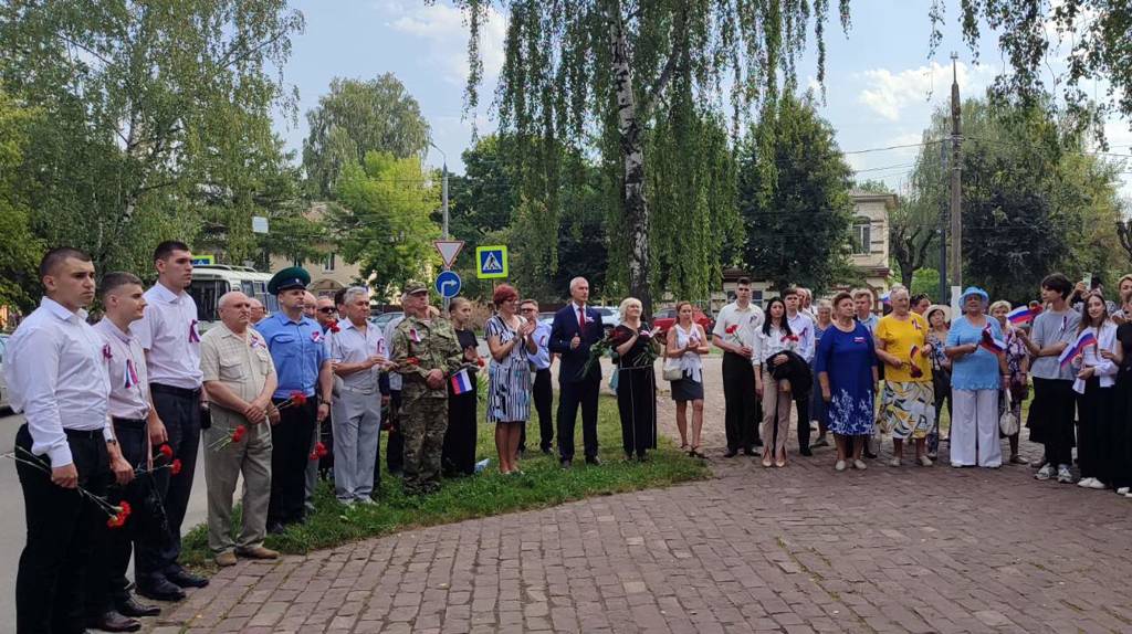 В Брянске почтили память Героя Советского Союза Дмитрия Медведева