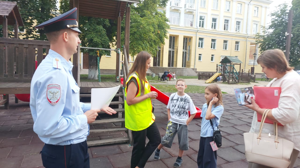 В Брянске железнодорожники провели урок безопасности для школьников