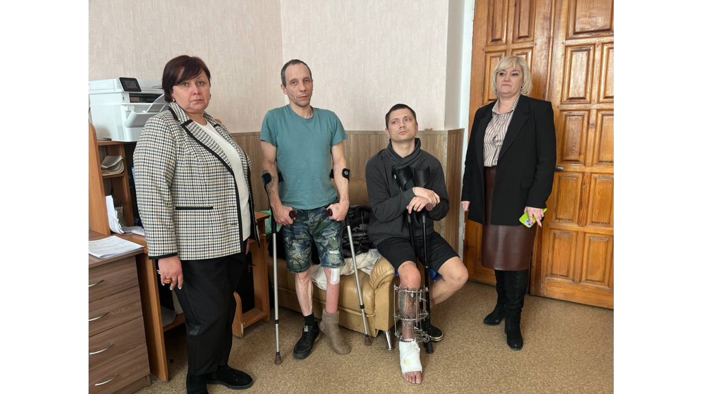 Глава Бежицкой райадминистрации Брянска навестила в госпитале раненых бойцов СВО