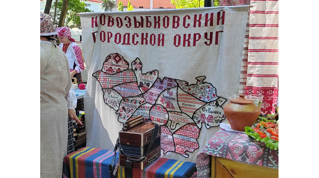 Брянские муниципалитеты демонстрируют свои достижения в парке Толстого