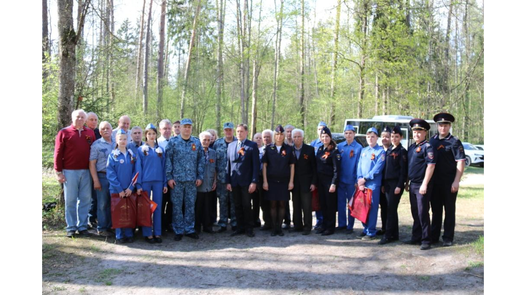 Брянские полицейские почтили память погибших в годы Великой Отечественной войны милиционеров