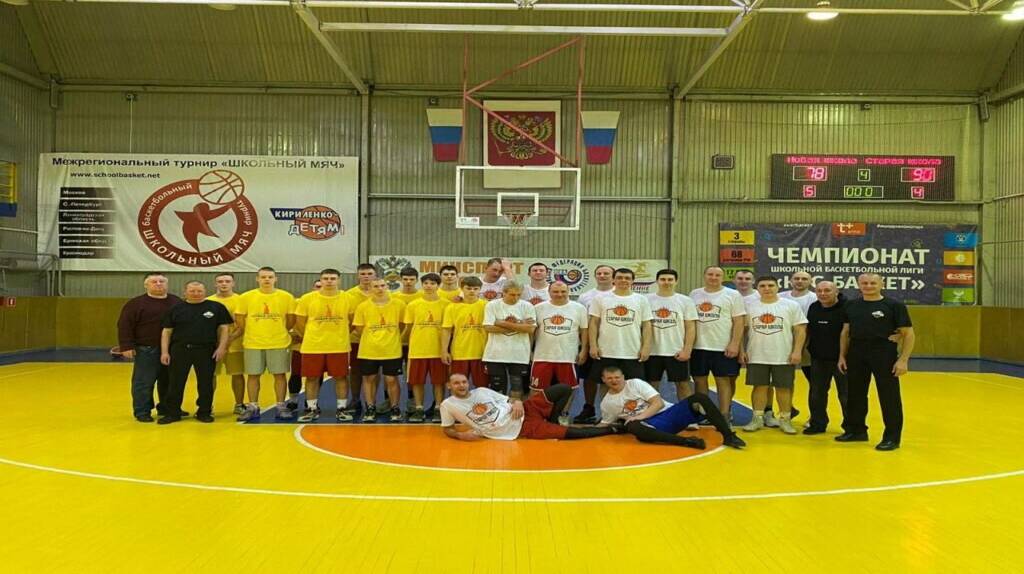Юные баскетболисты устроили в Новозыбкове Рождественский турнир