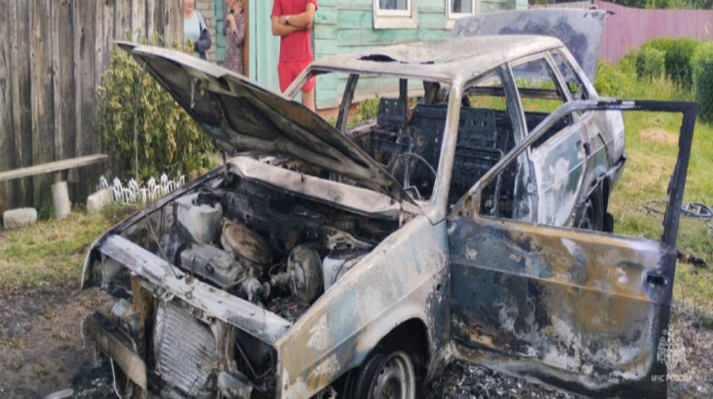 В Стародубе Брянской области сгорел легковой автомобиль