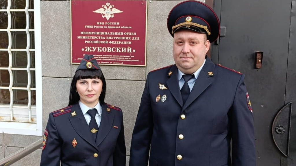 Пенсионерка из Брянска поблагодарила полицейских за спасение