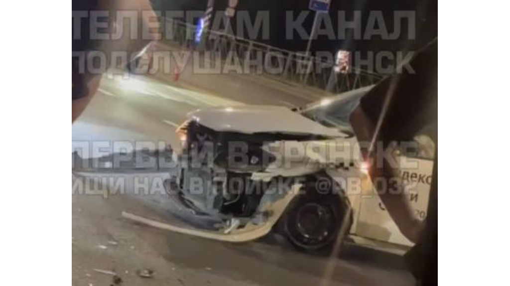 В Брянске на Самолете в серьезное ДТП попал автомобиль 