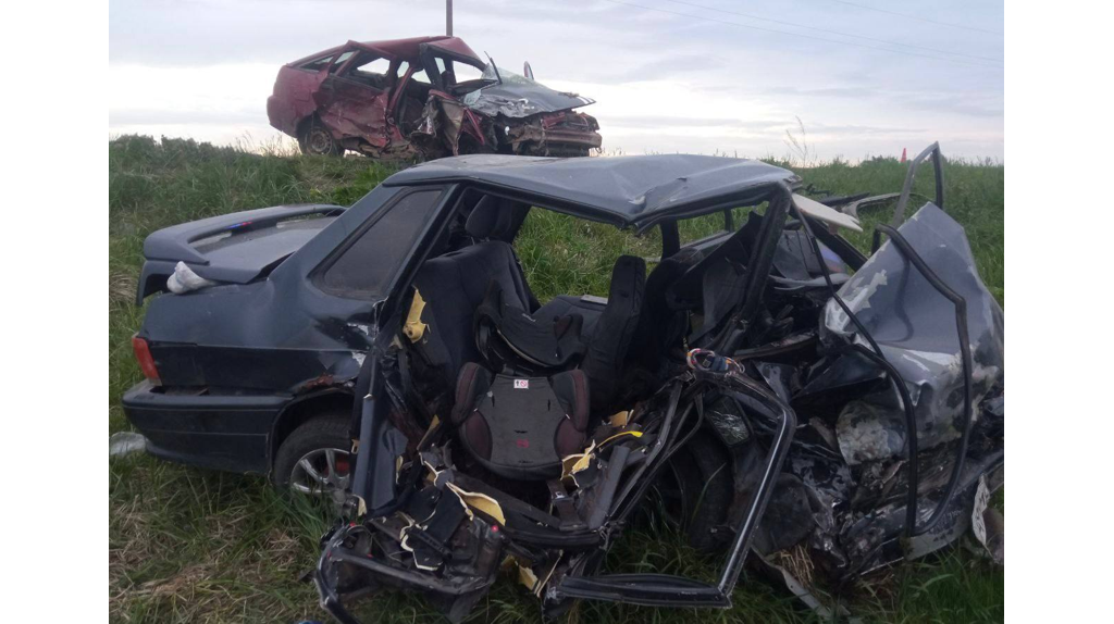 В страшном ДТП под Мглином погибли два человека, четверо в больнице