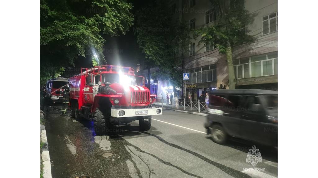 Ночью в Брянске произошёл пожар в пятиэтажке по улице Фокина
