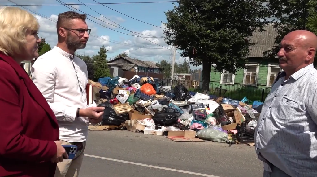 У чиновников лопнуло терпение из-за гигантской кучи мусора в Брянске