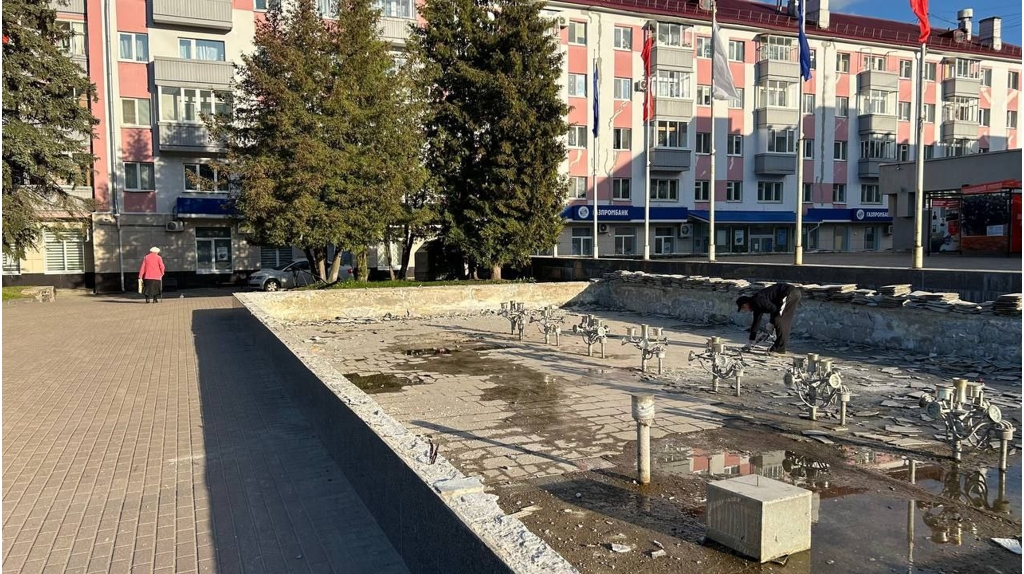 В Брянске дождался ремонта разрушенный фонтан на площади Партизан