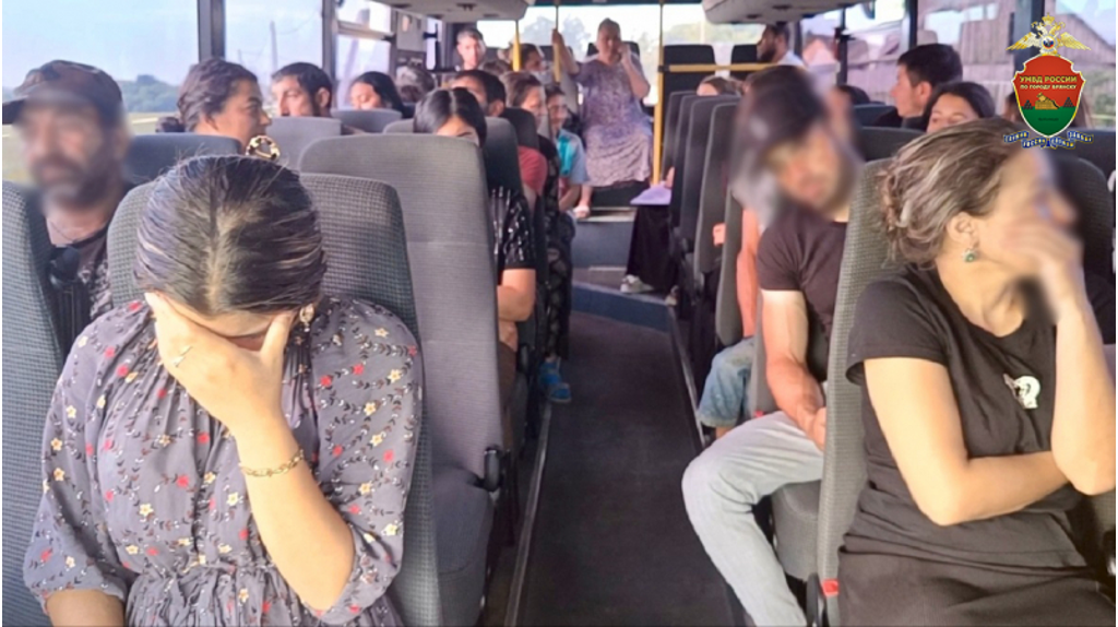 В Брянске из мест компактного проживания граждан в полицию доставили 69 человек
