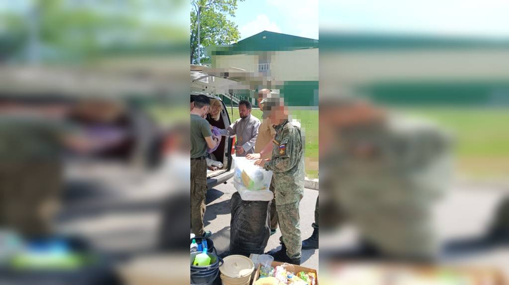 Брянские священники посетили военный госпиталь