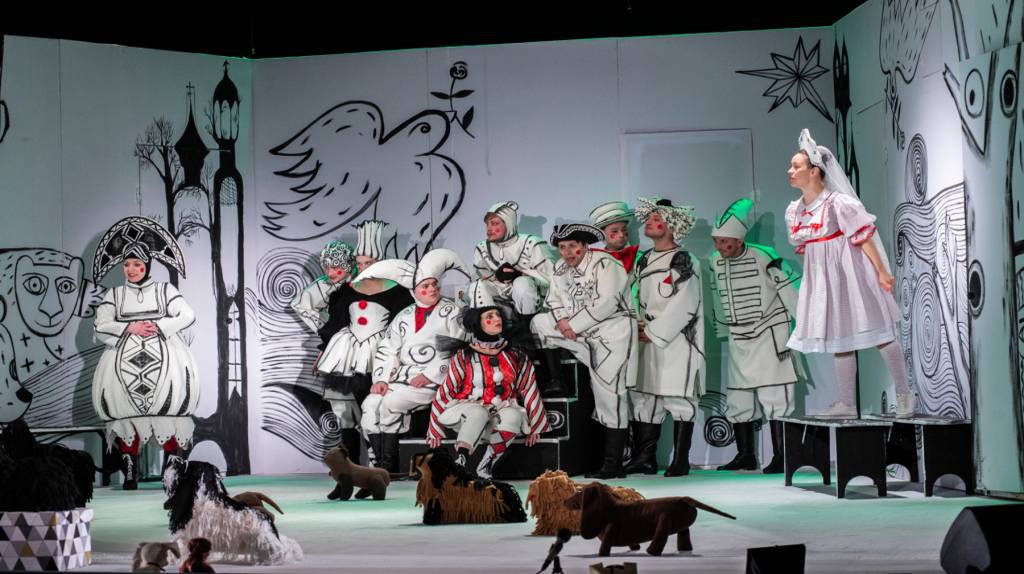 На сцене Брянского драмтеатра представят «Сказку о мертвой царевне и о семи богатырях»