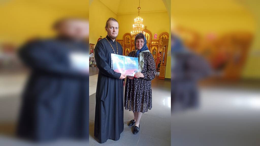 В Выгоничах педагогам вручили благодарственные письма от фонда «Русский Vоин»
