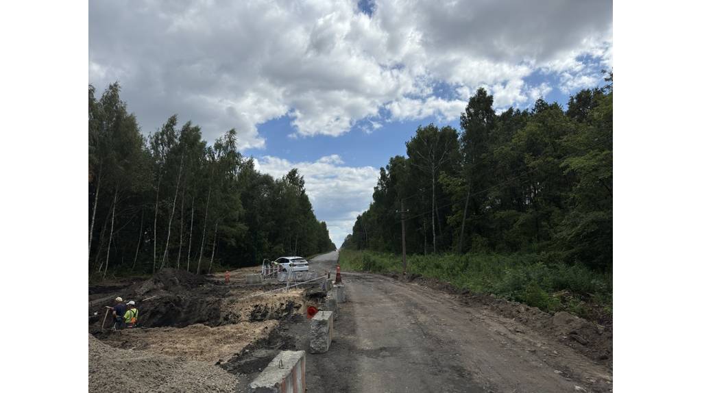 В Брянской области продолжается ремонт участка трассы «Комаричи-Лубошево»