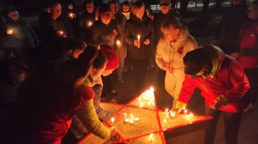 В Трубчевске День Победы завершился Всероссийской акцией «Свеча памяти»