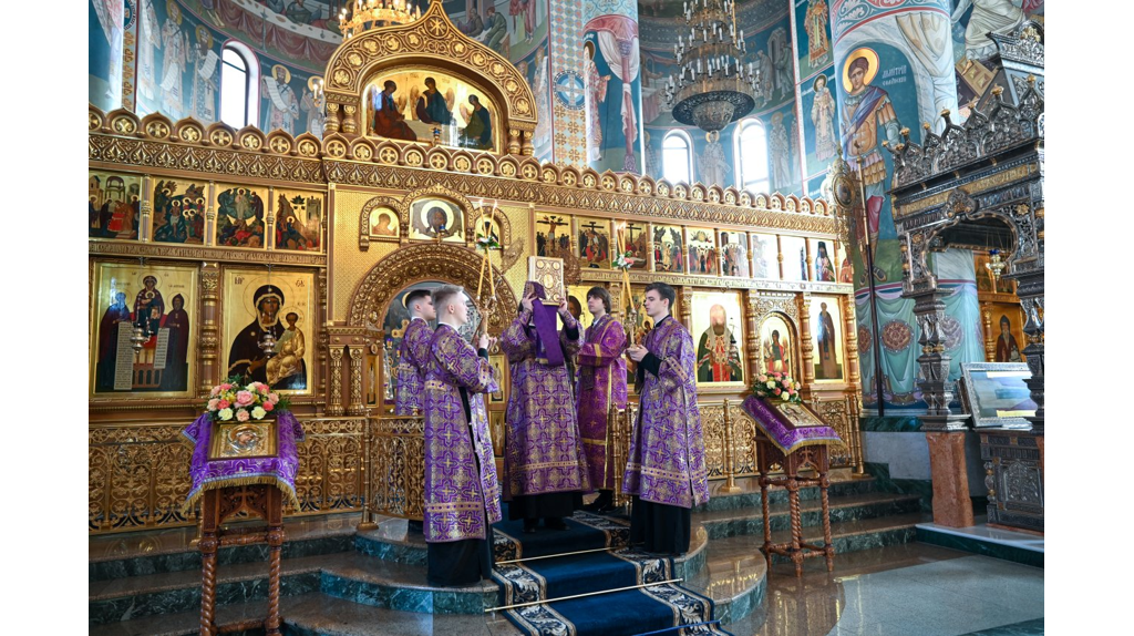 Фоторепортаж: в Брянске встретили ковчег с частью Пояса Пресвятой Богородицы