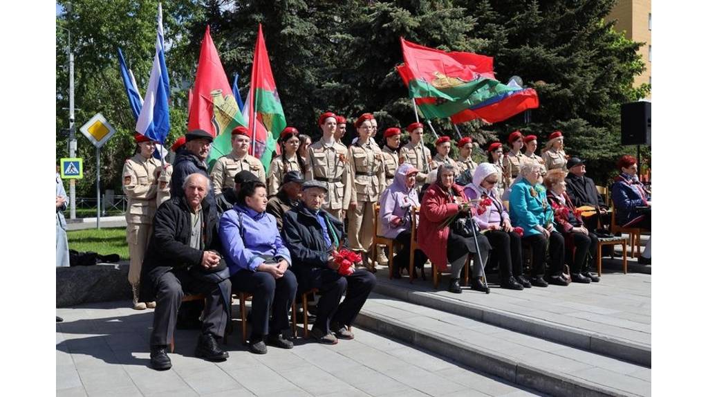 В Брянске у мемориала «Вечный огонь» прошёл праздничный митинг