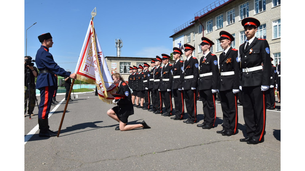 В Стародубе для 18 выпускников казачьего корпуса прозвенел последний звонок